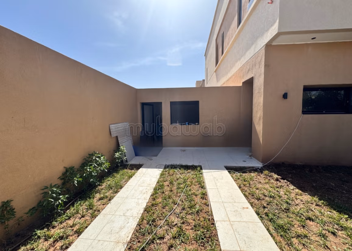 Villa con 5 Suite in Affitto – MYSK LOM26073