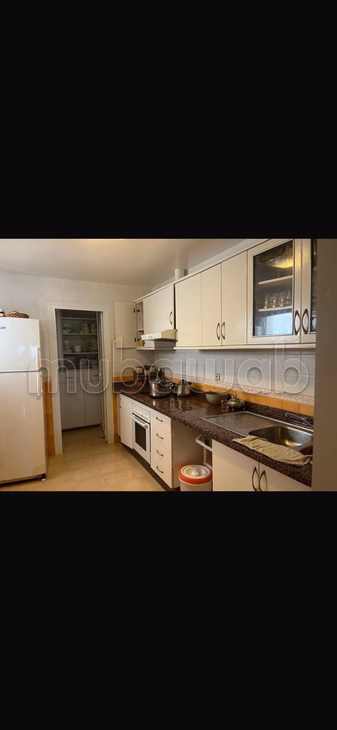 Bel appartement à vendre à Saïdia 
4 min de la mer en voiture. 
Surface totale 160 m². 
Bien meublé