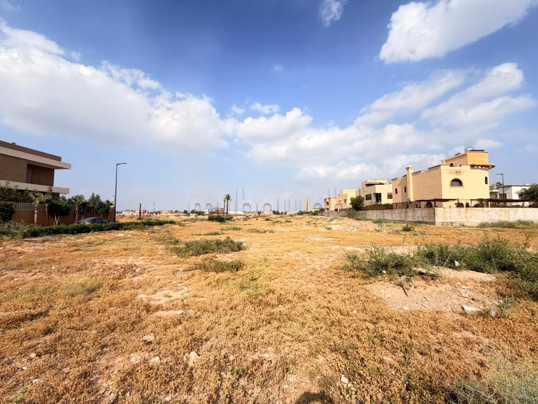 Terrain 2300 m² titré à Targa – Constructible villa