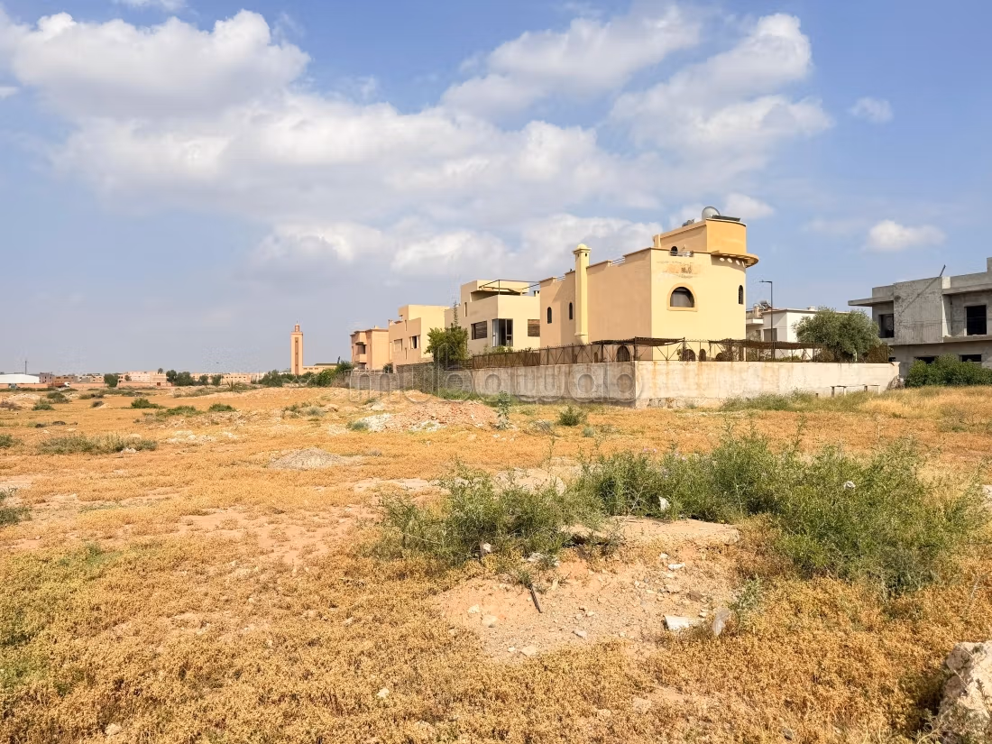 Terrain 2300 m² titré à Targa – Constructible villa