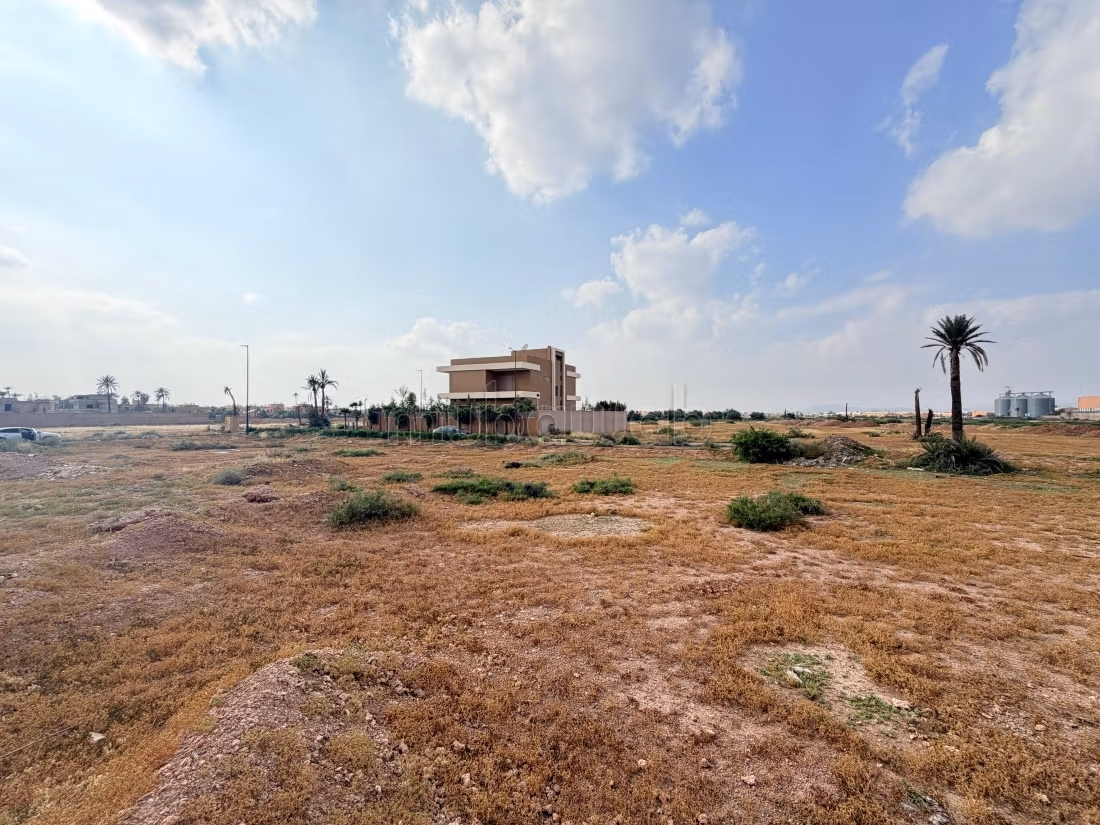 Terrain 2300 m² titré à Targa – Constructible villa