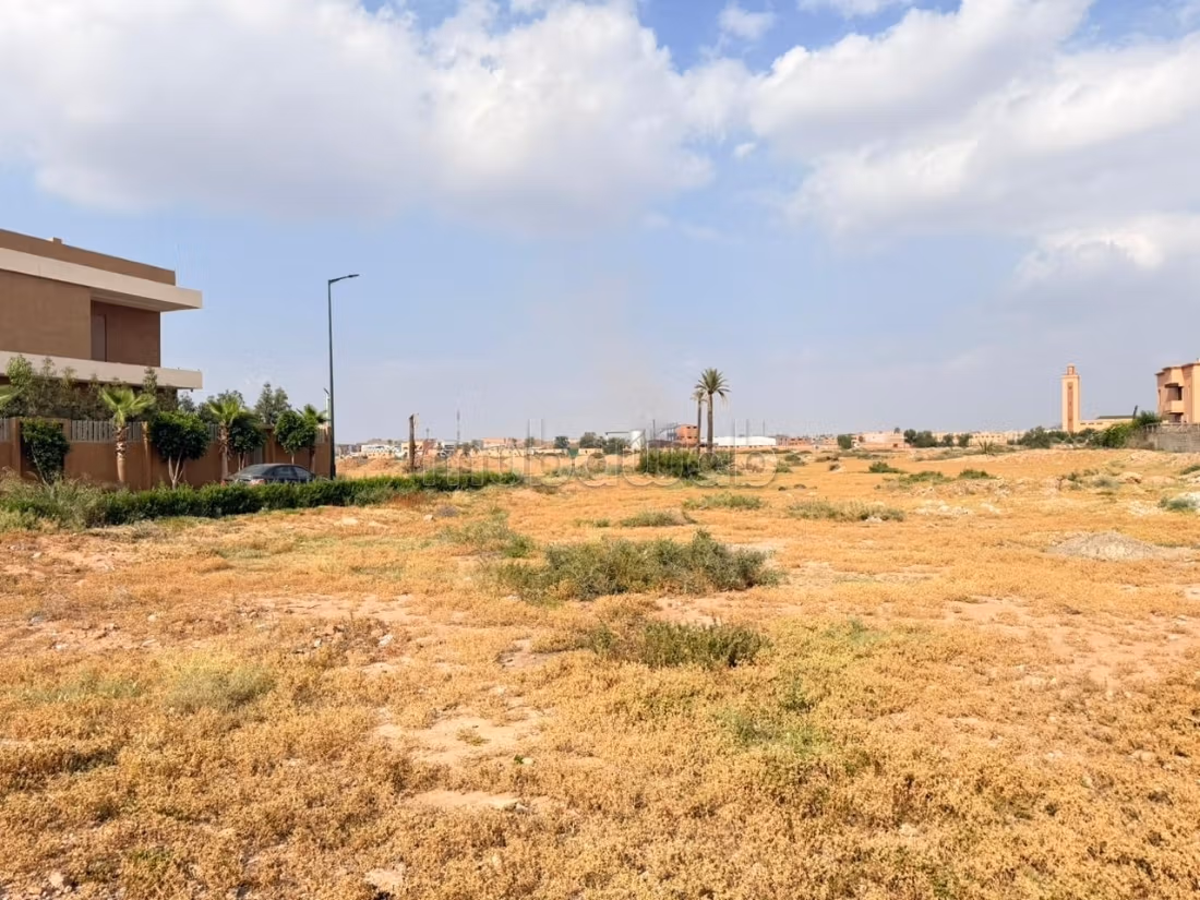 Terrain 2300 m² titré à Targa – Constructible villa
