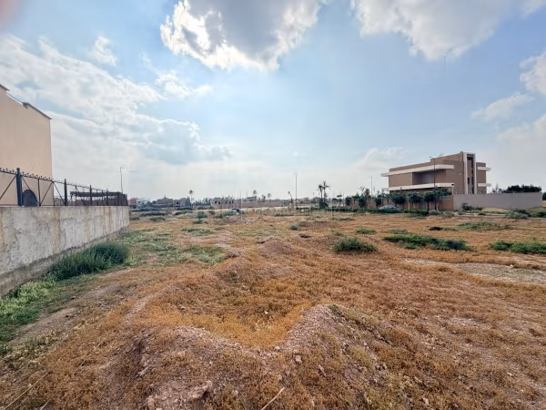 Terrain 2300 m² titré à Targa – Constructible villa