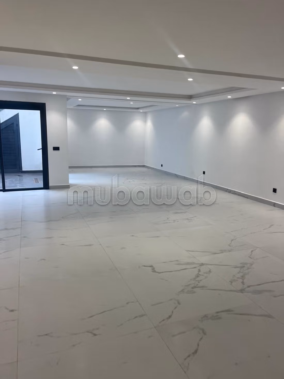Villa de alto standing en venta. 4 dormitorios. Con ascensor y zona verde