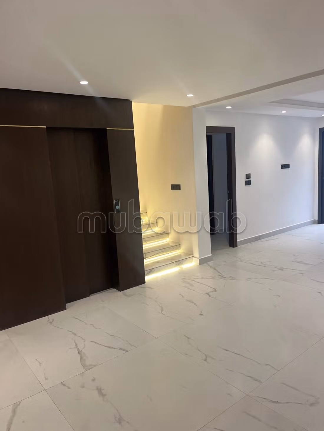 Villa de alto standing en venta. 4 dormitorios. Con ascensor y zona verde