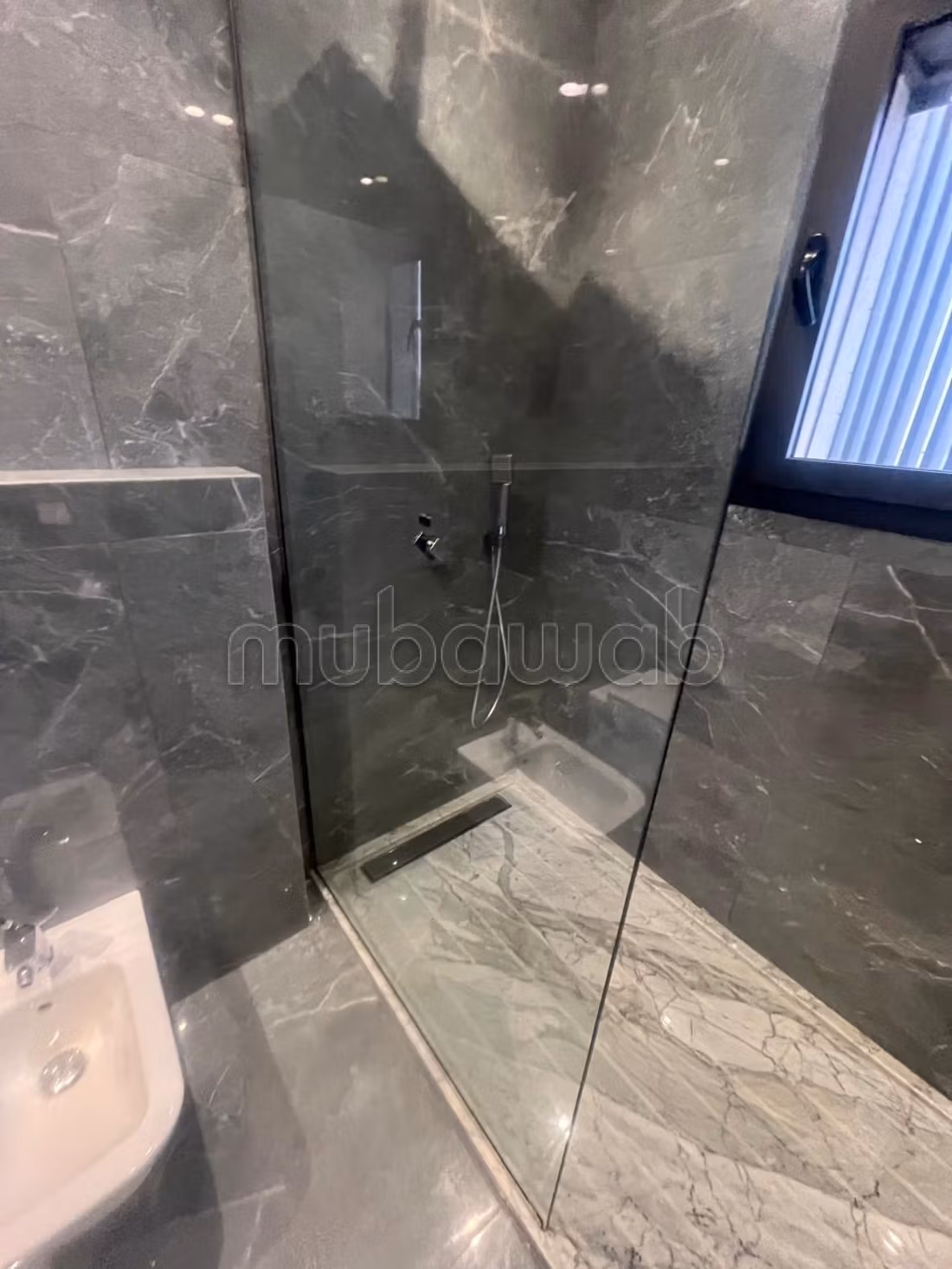 Villa de alto standing en venta. 4 dormitorios. Con ascensor y zona verde