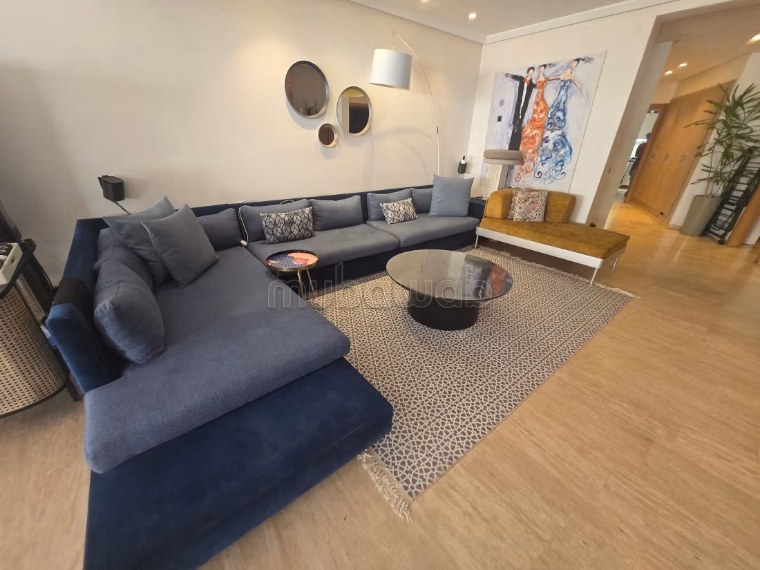 Vente d'un bel appartement à Triangle d'Or. 
3 chambres agréables. 
Salon traditionnel et porte blindée — 2