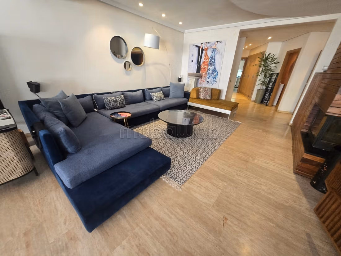Vente d'un bel appartement à Triangle d'Or. 
3 chambres agréables. 
Salon traditionnel et porte blindée — 5