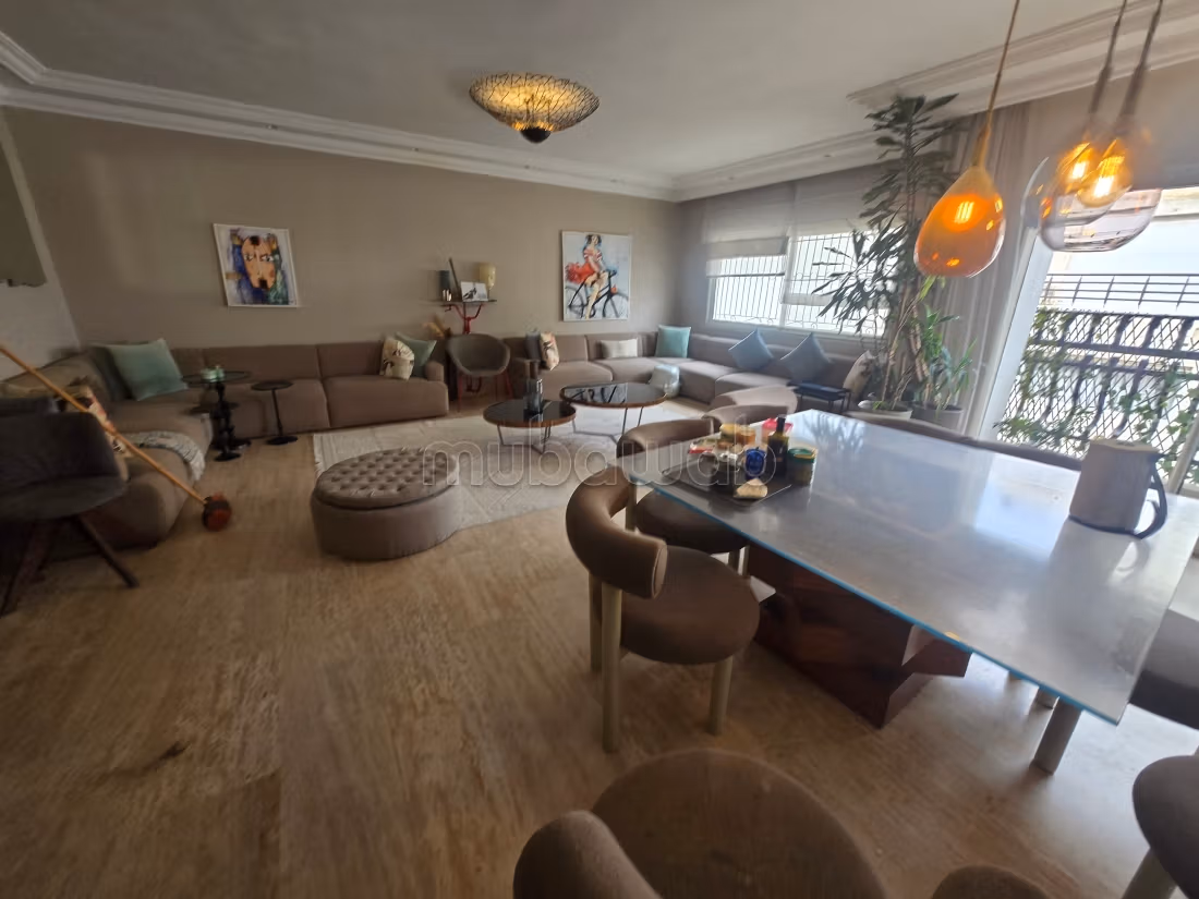 Vente d'un bel appartement à Triangle d'Or. 
3 chambres agréables. 
Salon traditionnel et porte blindée — 6