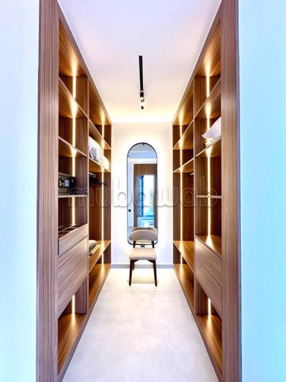 Maison de luxe à louer à Route de l'Ourika.
Surface de 360 m².
Meublé