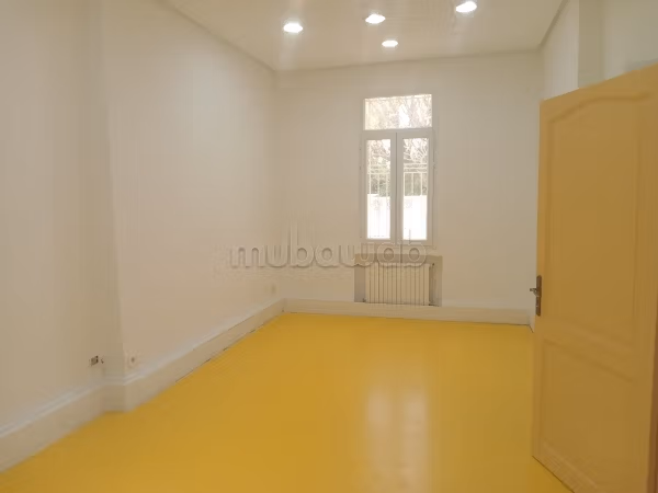 Vend une villa à d El Omrane Francevillle