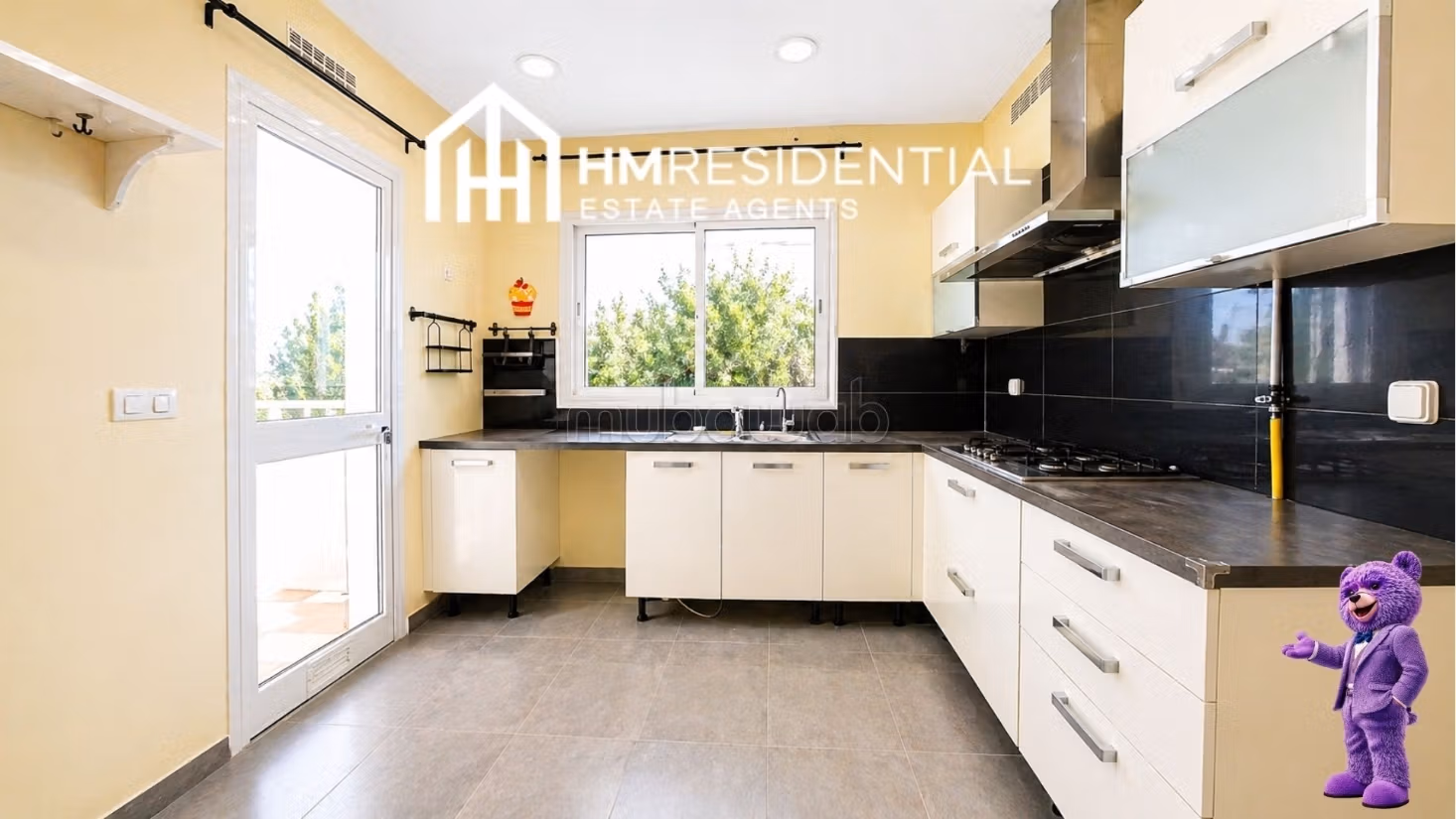 Triplex in residence with parking - Empty rental
