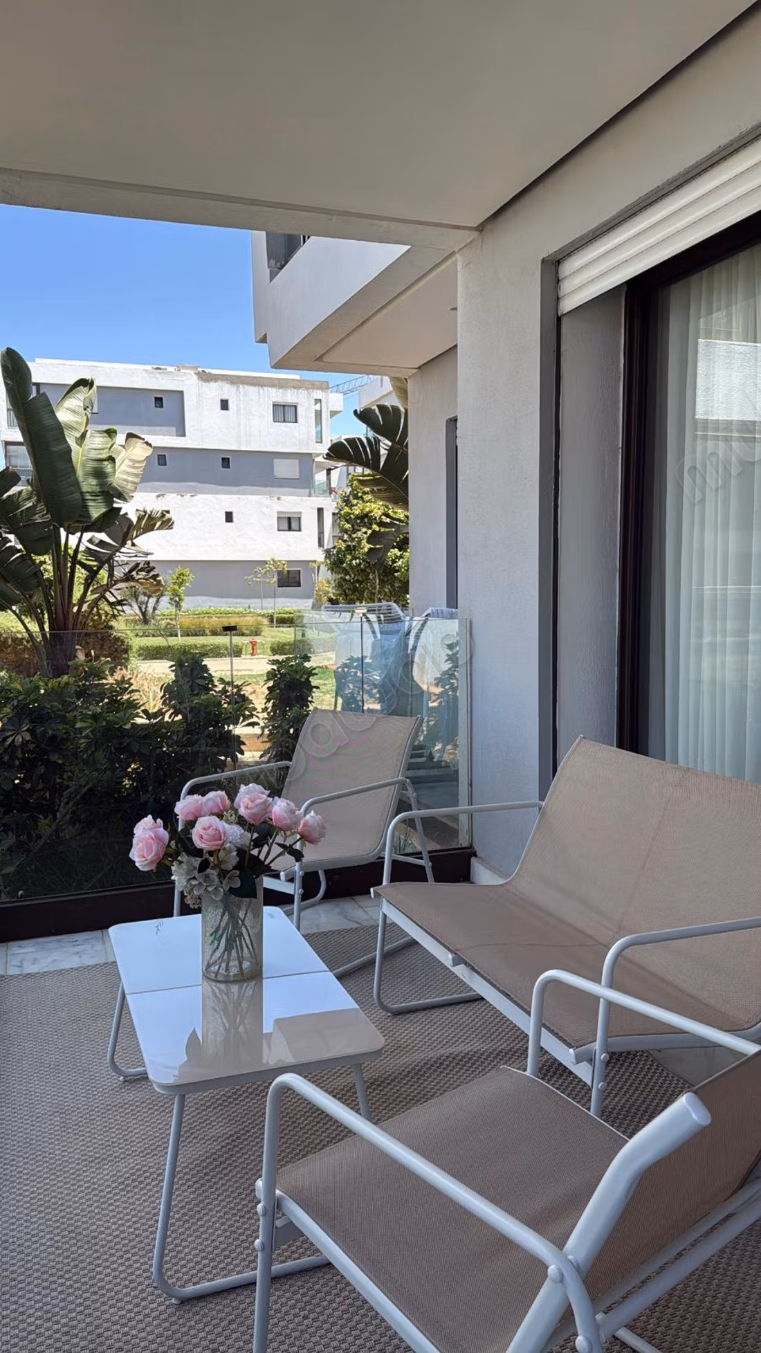 Apartamento amueblado con piscina