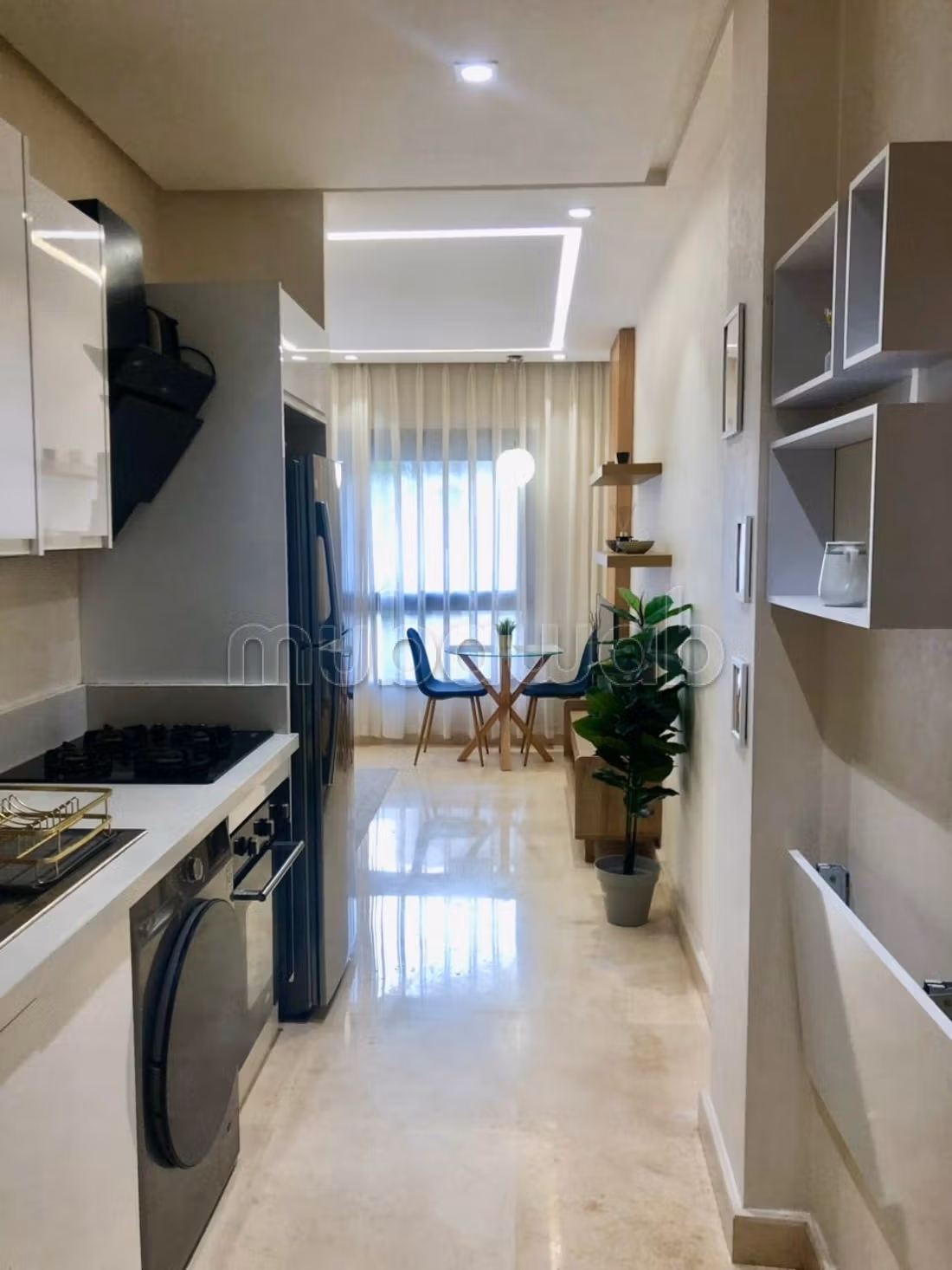 Très bel appartement en location à Les princesses. 
2 grandes pièces. 
Bien meublé