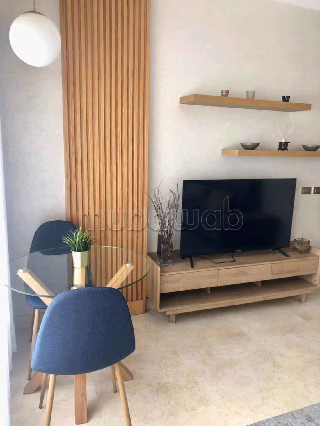 Très bel appartement en location à Les princesses. 
2 grandes pièces. 
Bien meublé