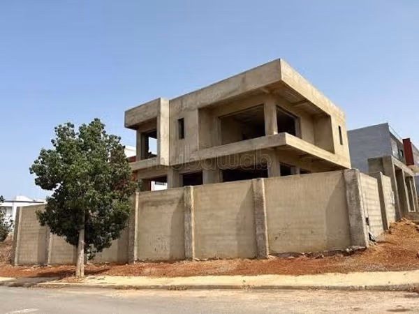 Villa de haut standing à vendre à Hay Targa. 
12 grandes pièces