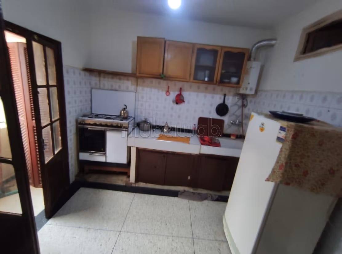 Location d'un appartement à Résidence al arz. 
Surface de 98 m². 
Meublé — 3