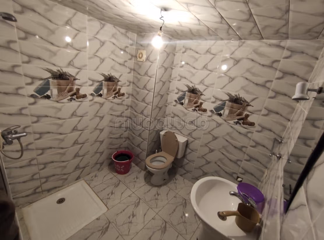 Location d'un appartement à Résidence al arz. 
Surface de 98 m². 
Meublé — 6