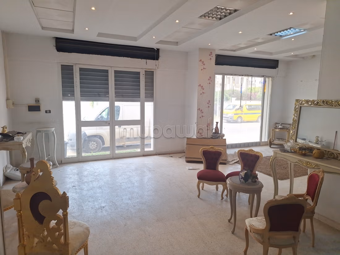 Local commercial en vente à Akouda.
Superficie 320 m²