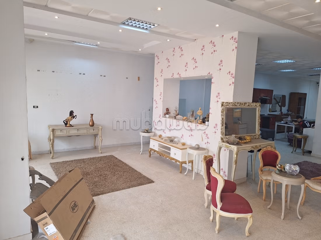 Local commercial en vente à Akouda.
Superficie 320 m²