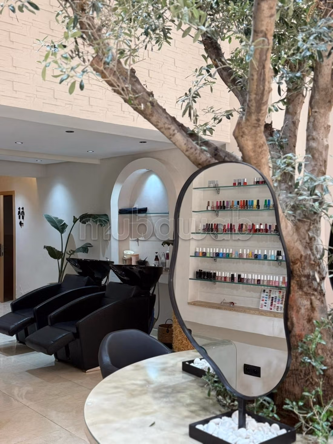 Superb spa salon fully equipped Victor Hugo