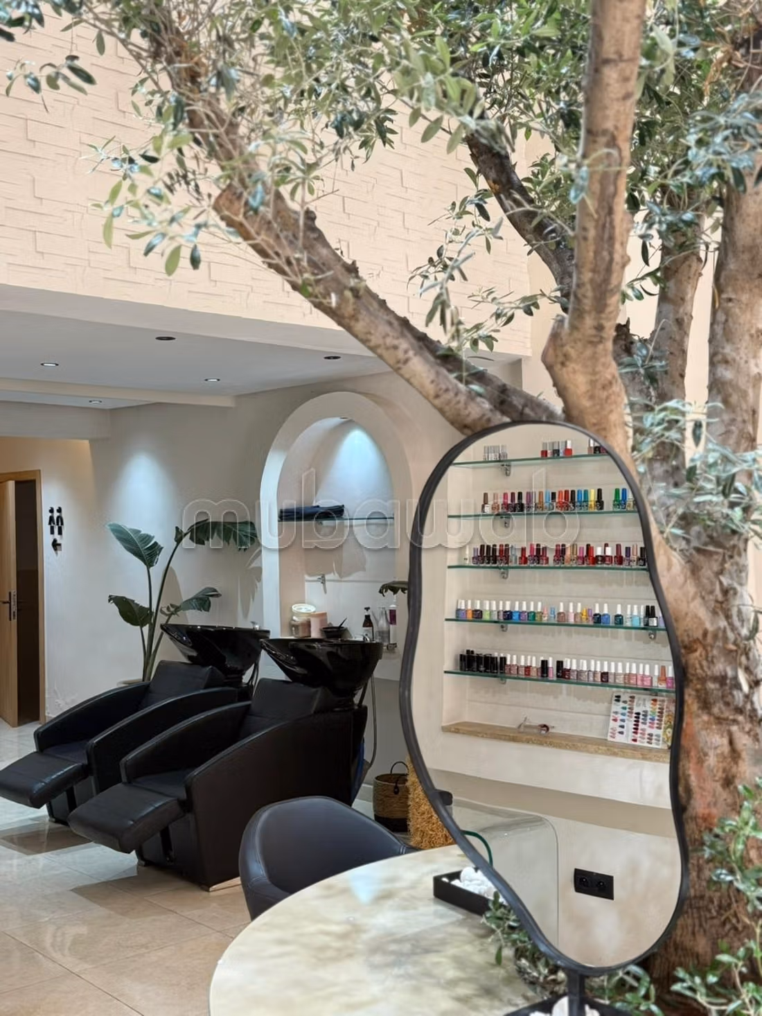 Superb spa salon fully equipped Victor Hugo