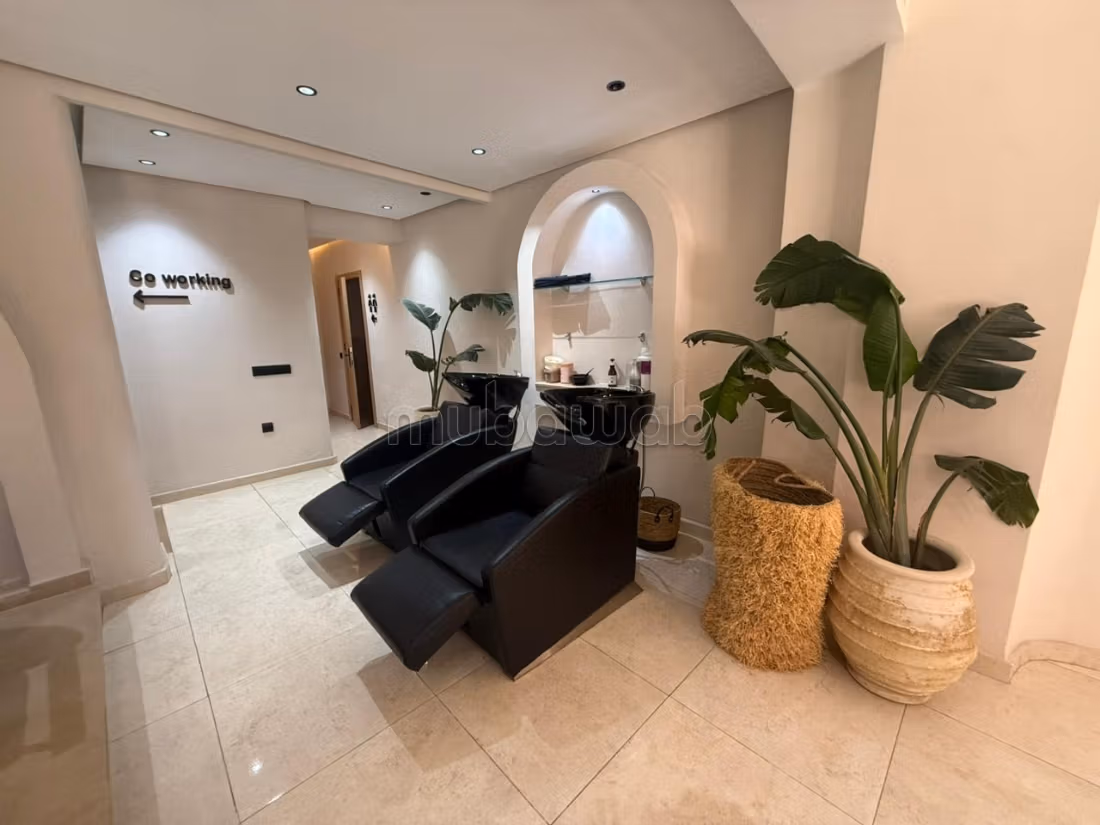 Superb spa salon fully equipped Victor Hugo