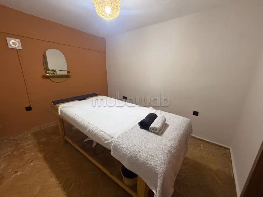Superb spa salon fully equipped Victor Hugo