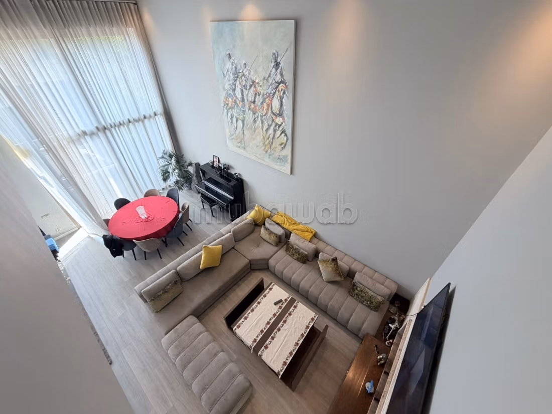 Luxury home for sale. 4 beautiful rooms. Usable fireplace, General air conditioning