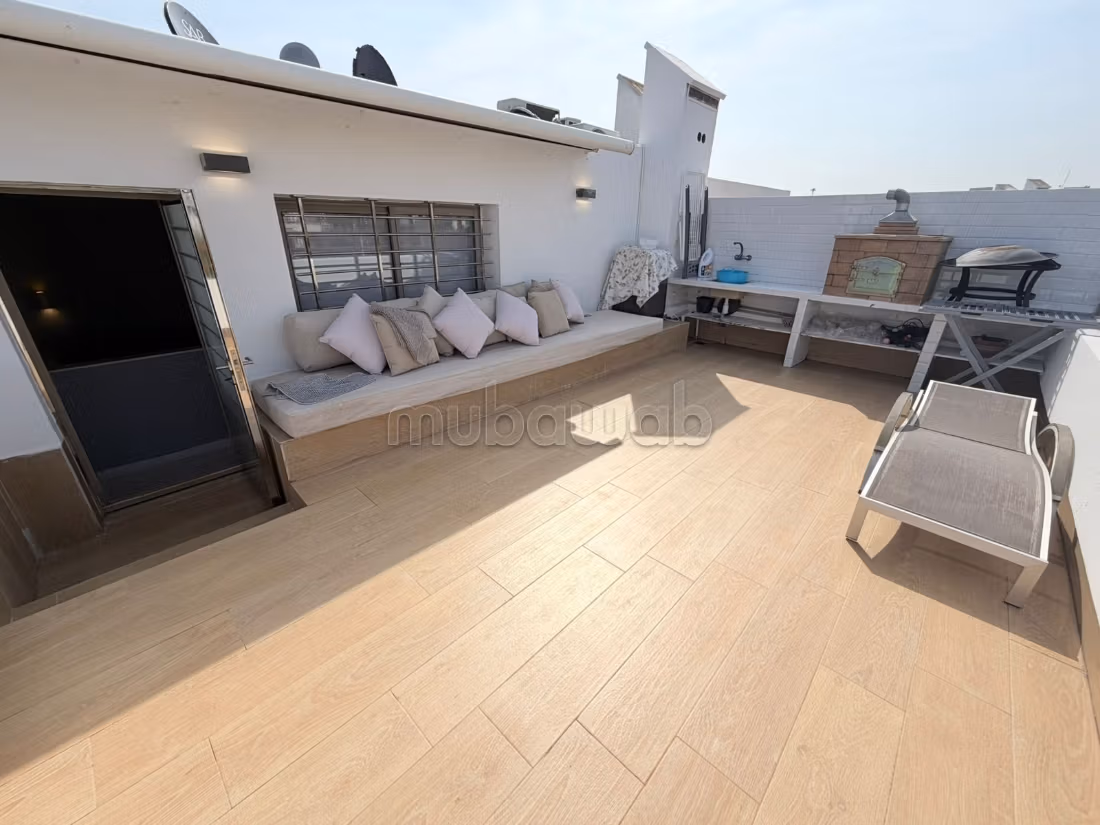 Luxury home for sale. 4 beautiful rooms. Usable fireplace, General air conditioning