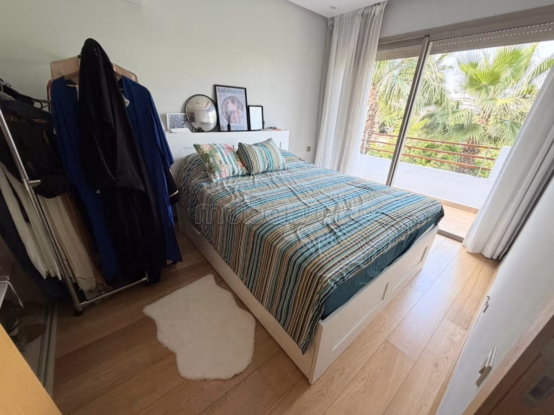 Luxury home for sale. 4 beautiful rooms. Usable fireplace, General air conditioning