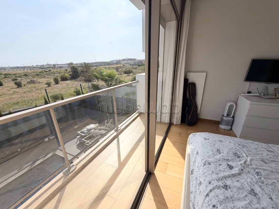 Luxury home for sale. 4 beautiful rooms. Usable fireplace, General air conditioning
