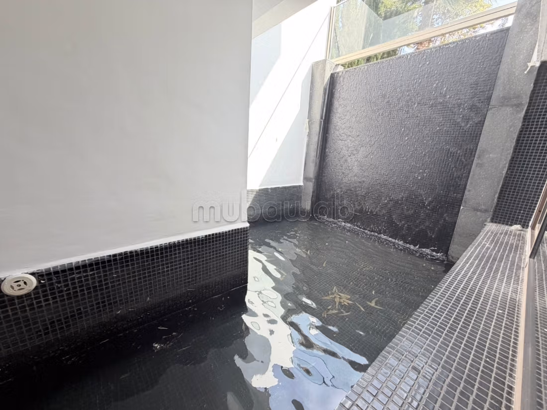 Luxury home for sale. 4 beautiful rooms. Usable fireplace, General air conditioning
