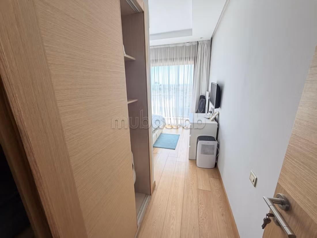 Luxury home for sale. 4 beautiful rooms. Usable fireplace, General air conditioning