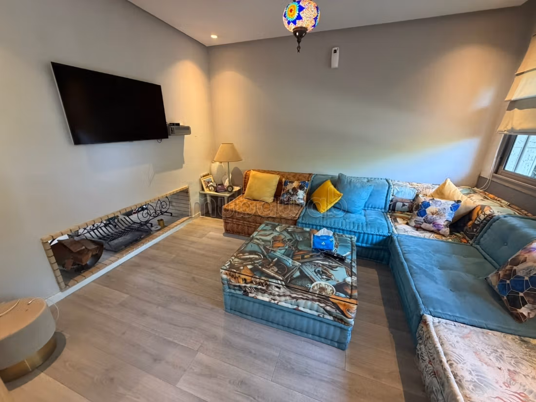 Luxury home for sale. 4 beautiful rooms. Usable fireplace, General air conditioning