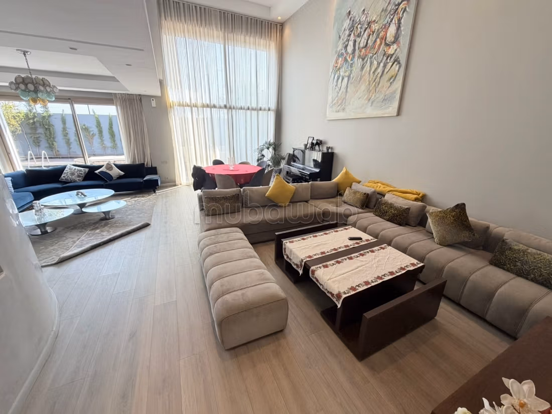 Luxury home for sale. 4 beautiful rooms. Usable fireplace, General air conditioning