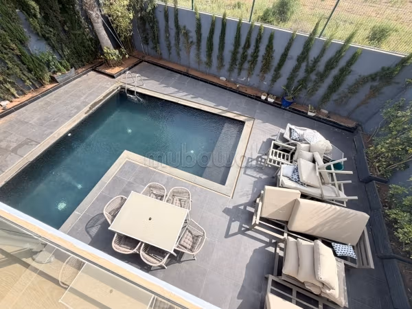 Suntuosa casa en venta. 8 habitaciones. Puerta de seguridad y calefacción central