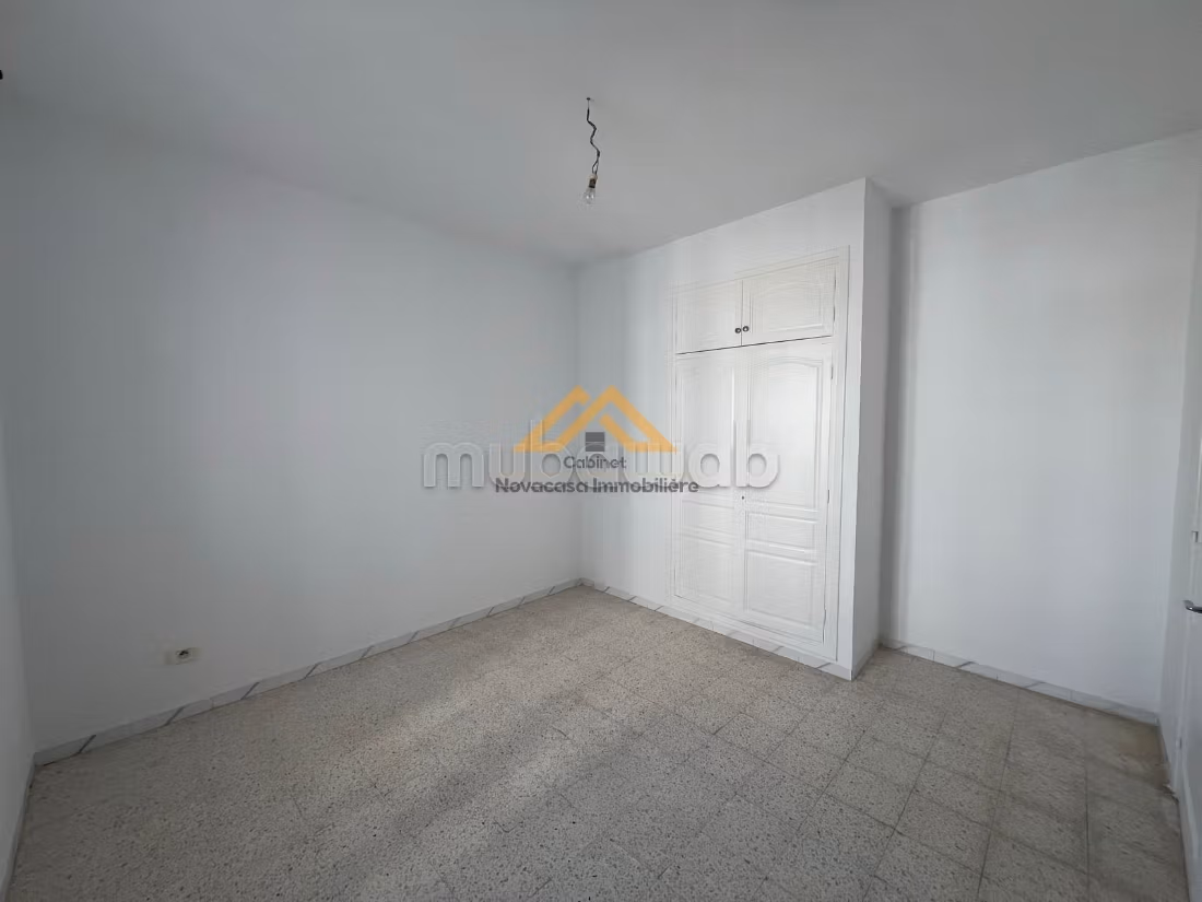 A vendre appartement s2 derriére clinique essalem