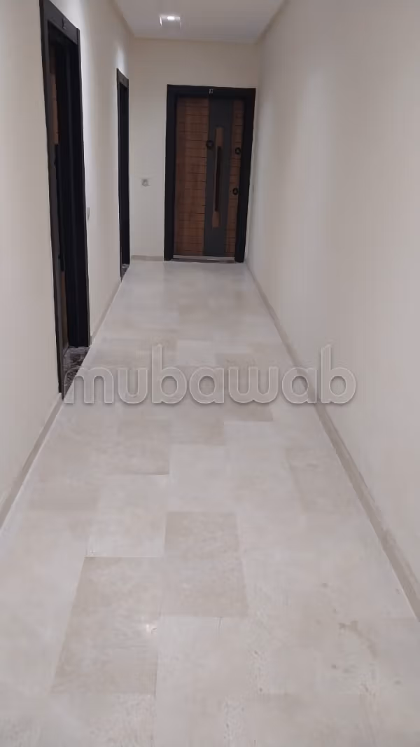 Bel appartement en location à Route Casablanca. 2 chambres agréables. Ascenseur