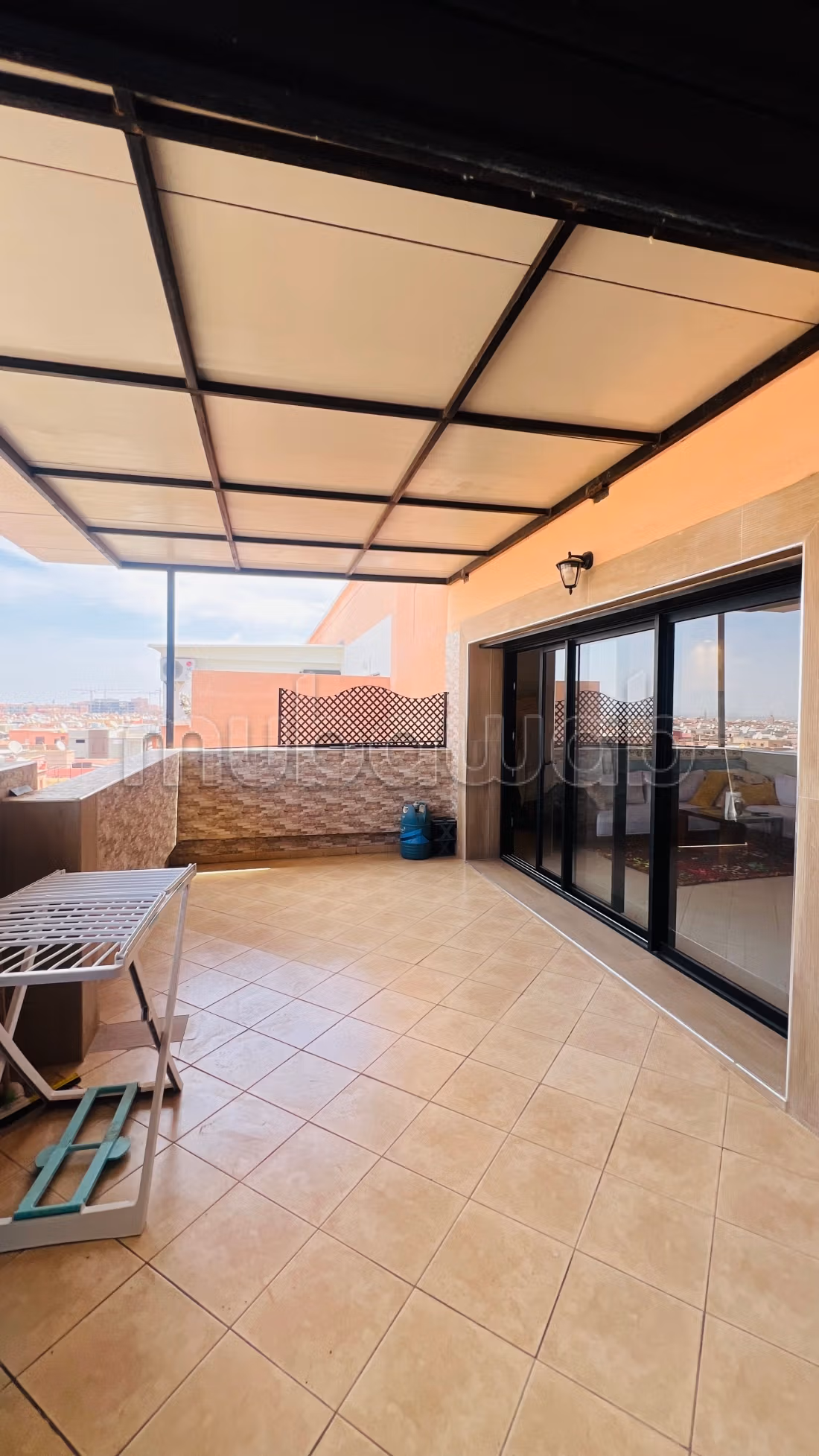 Louez cet appartement à Route Casablanca.
Superficie 150 m².
Places de parking et terrasse