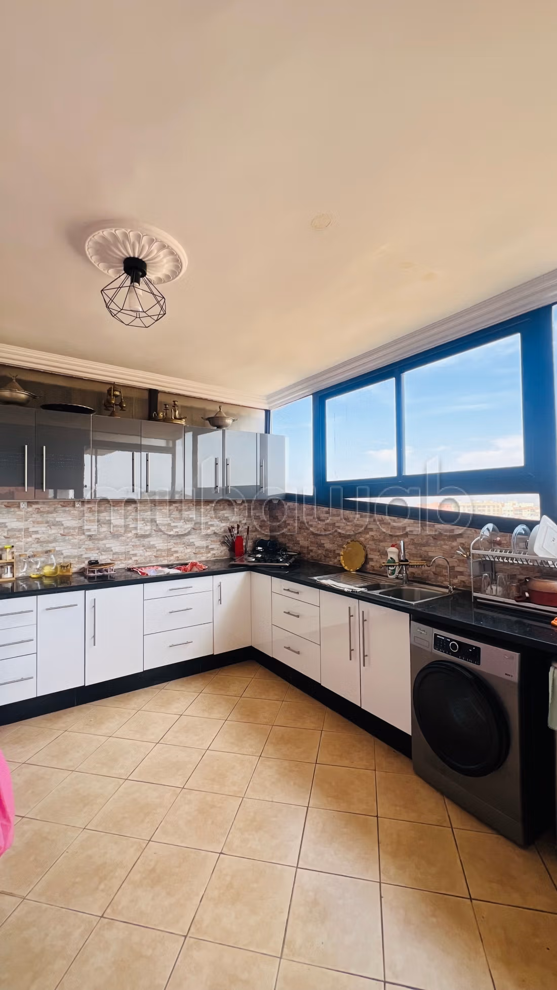 Louez cet appartement à Route Casablanca.
Superficie 150 m².
Places de parking et terrasse