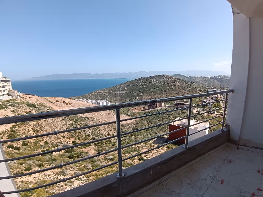Vente d'un bel appartement à Al Hoceima.
Superficie 95 m².
Ascenseur et terrasse