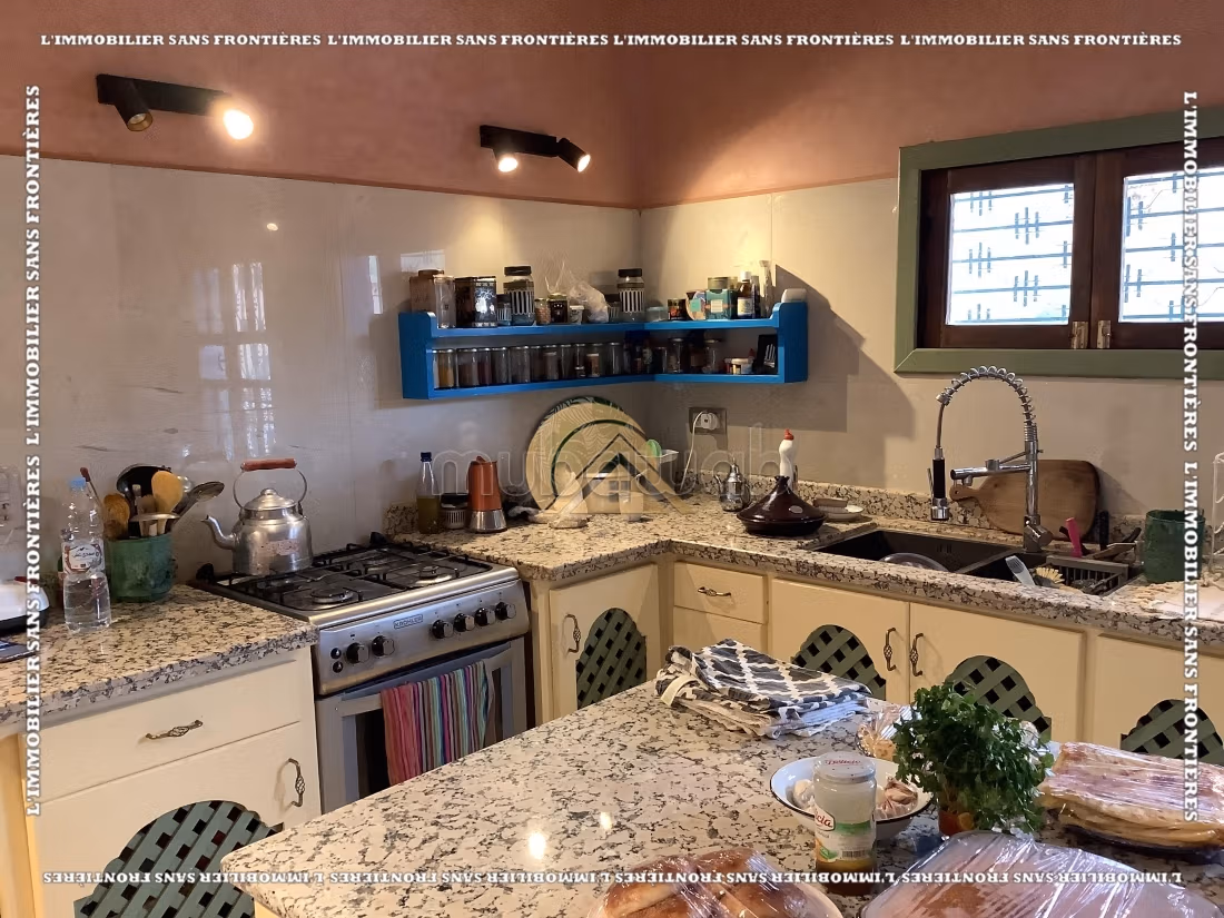 Vendita villa di lusso. 4 ampi locali. Arredato