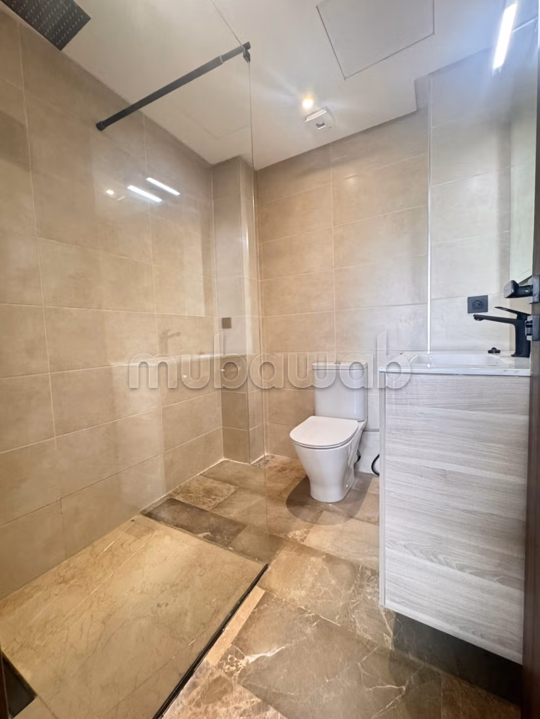 Empty apartment for rent Castilla