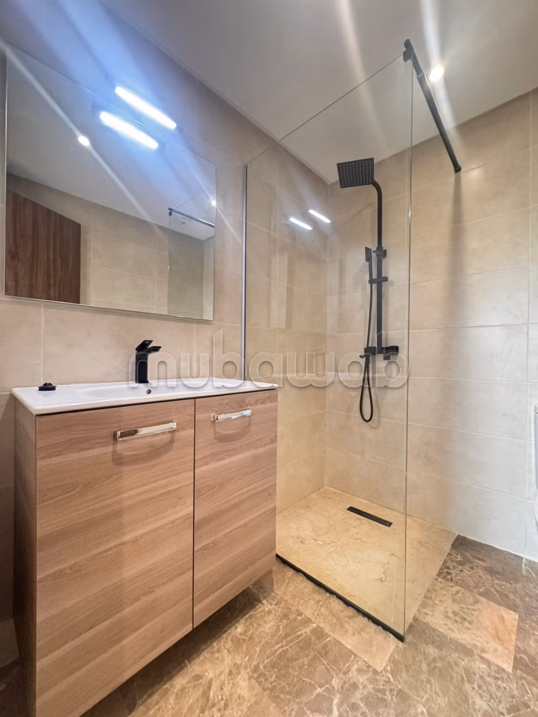 Empty apartment for rent Castilla
