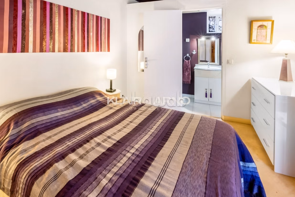 FOUDOUNK 80m² 
Medersa Ben Youssef 
4 Chambres