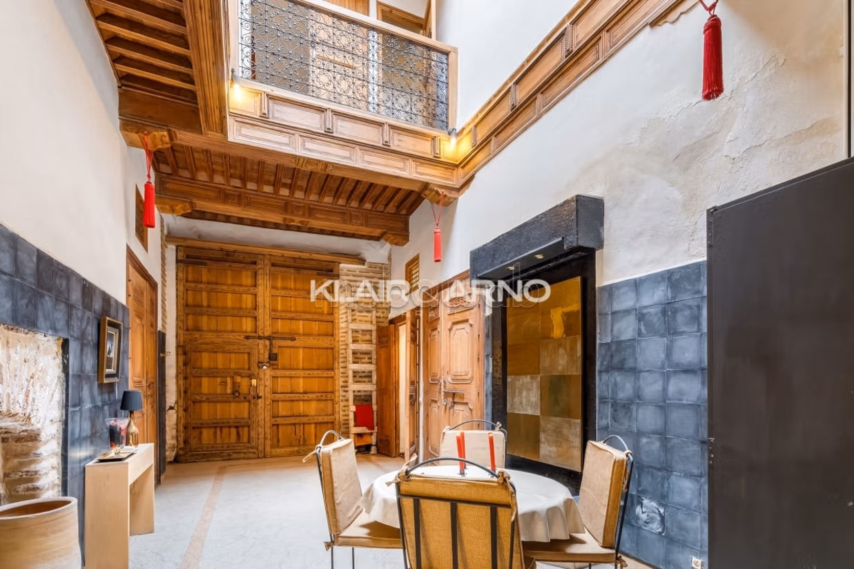 FOUDOUNK 80m² 
Medersa Ben Youssef 
4 Chambres