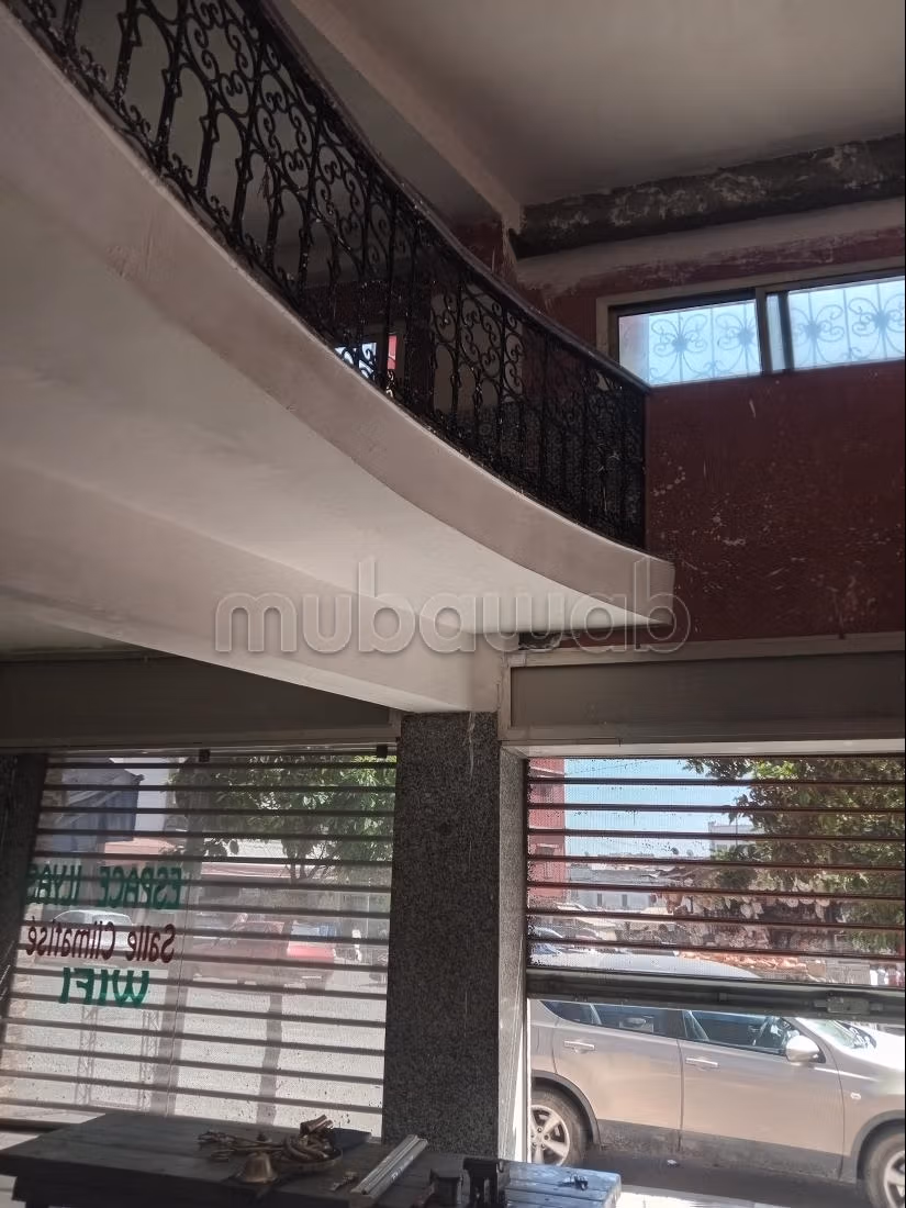 Beau local à vendre à Derb baladia 
Superficie 117 m²