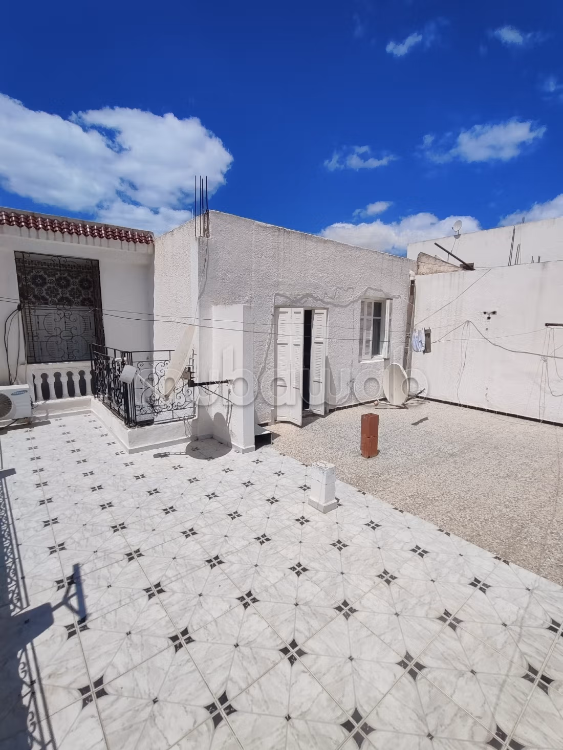 Maison à l'achat à El Ouardia.
Surface de 132 m²