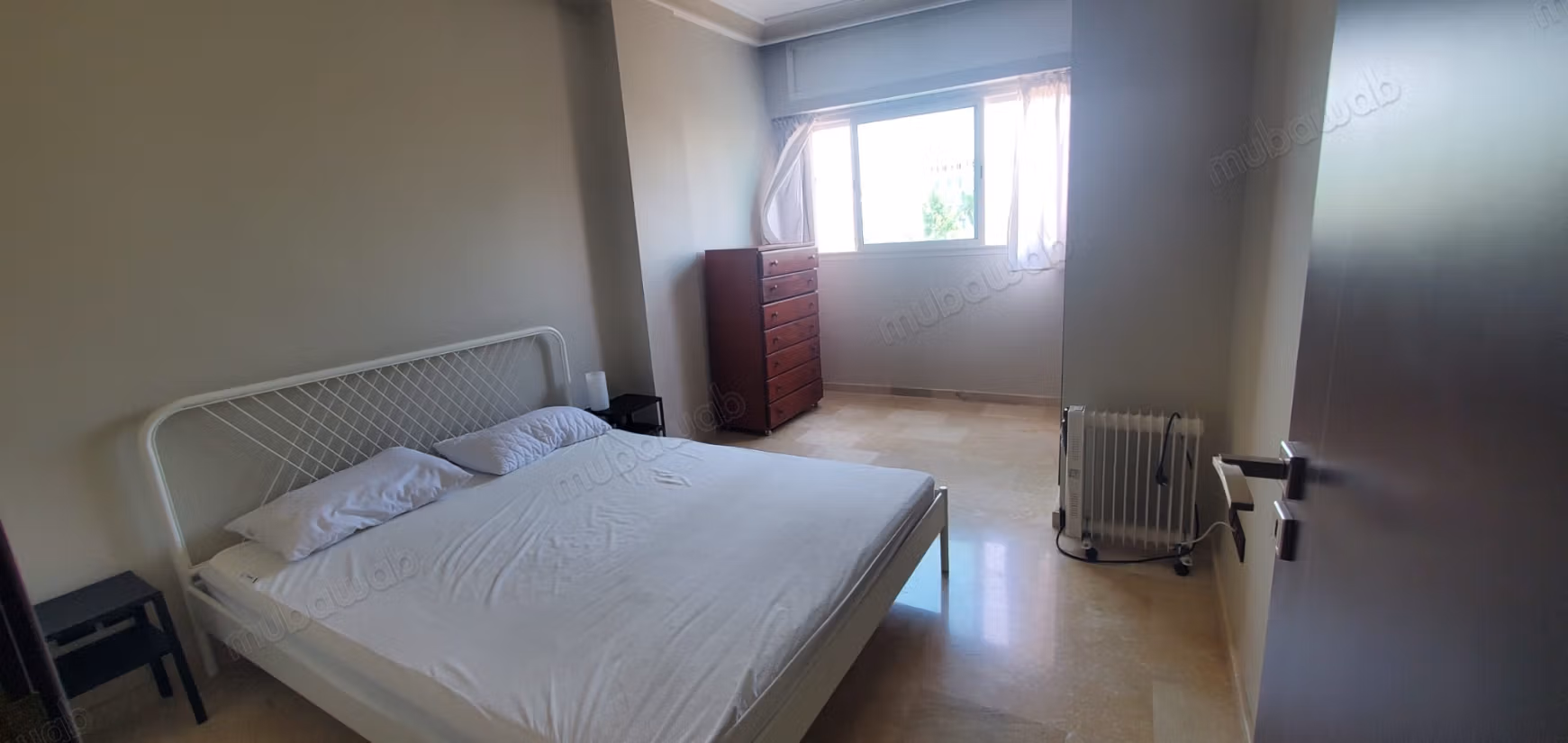Location d'un appartement à Quartier Administratif. 3 belles chambres. Bien meublé
